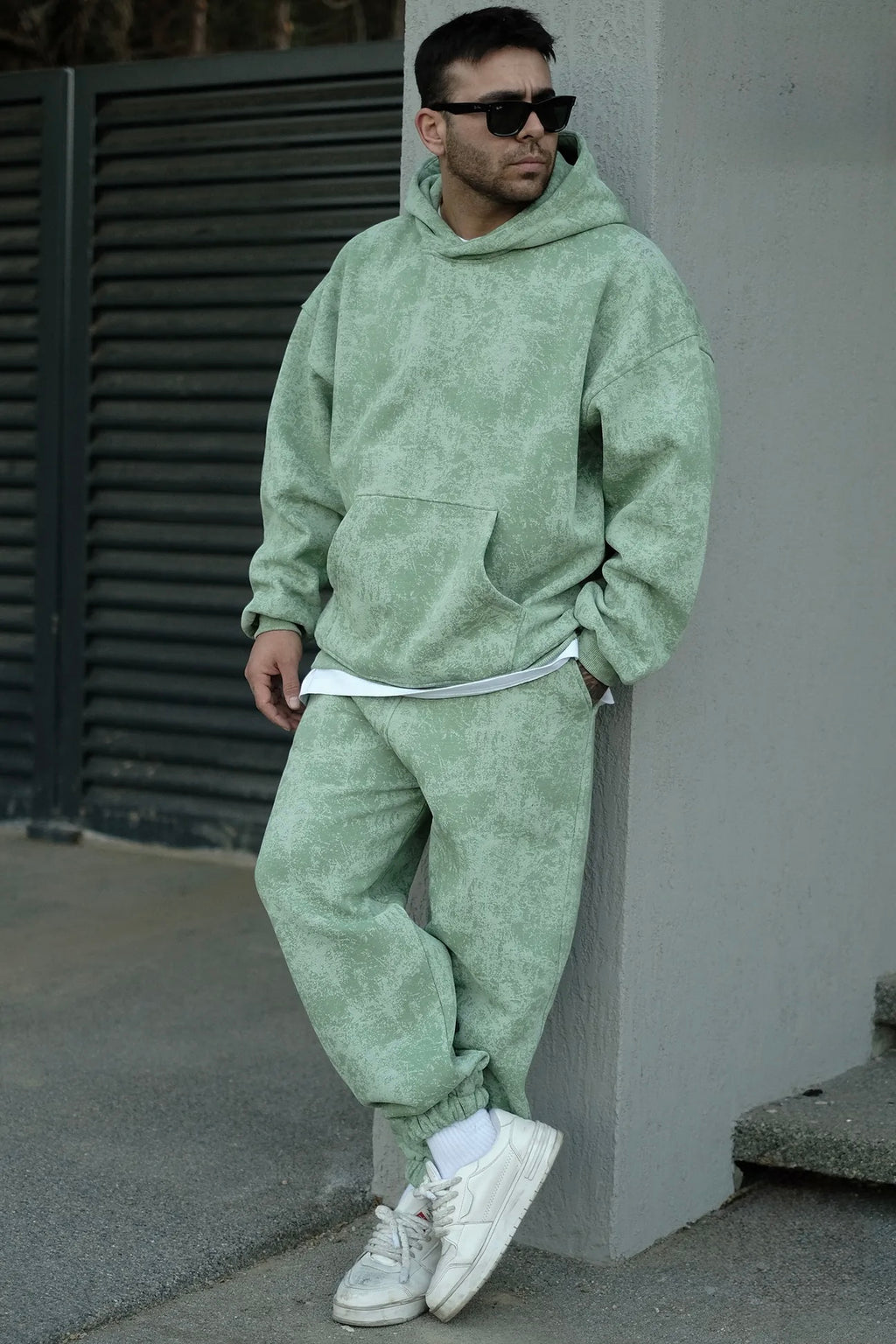 Antique Effect Oversized Puff Set